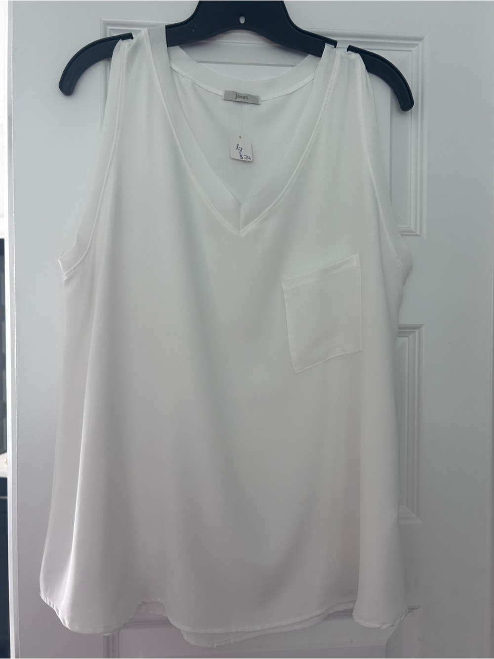 NWT Sleeveless V-Neck Pocket Top - White Large